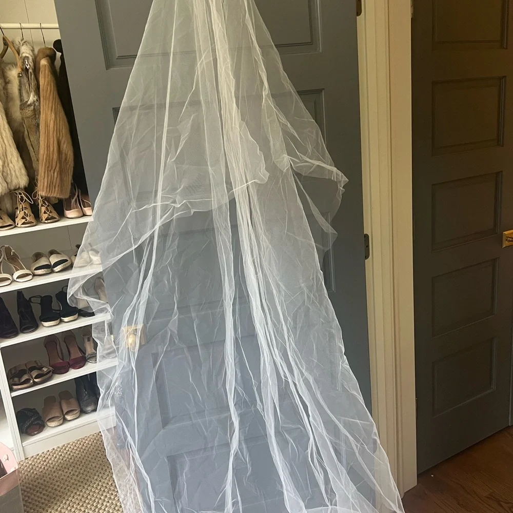 Cathedral length Augusta Jones plain white wedding veil - Picture 5 of 9